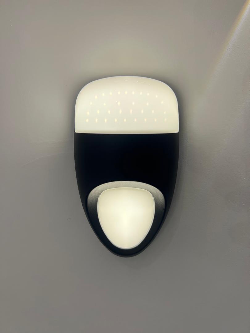 Modern decorative LED wall light